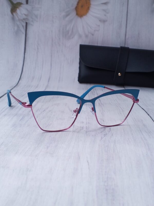 Blue Cat-Eye Photochromic Glasses – Unisex Transition Eyewear