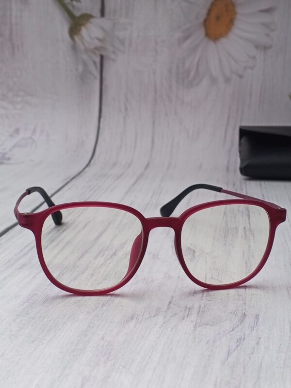 Square-Round Titanium-Acetate Glasses