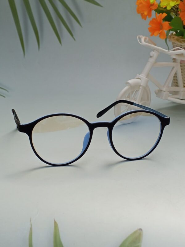 Round Titanium-Acetate Glasses