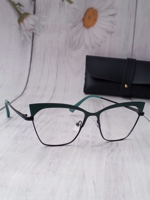 Green Cat-Eye Photochromic Glasses – Unisex Transition Eyewear