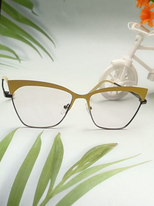 Yellow Cat-Eye Photochromic Glasses – Unisex Transition Eyewear