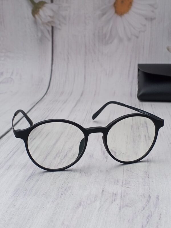 Round Titanium-Acetate Glasses