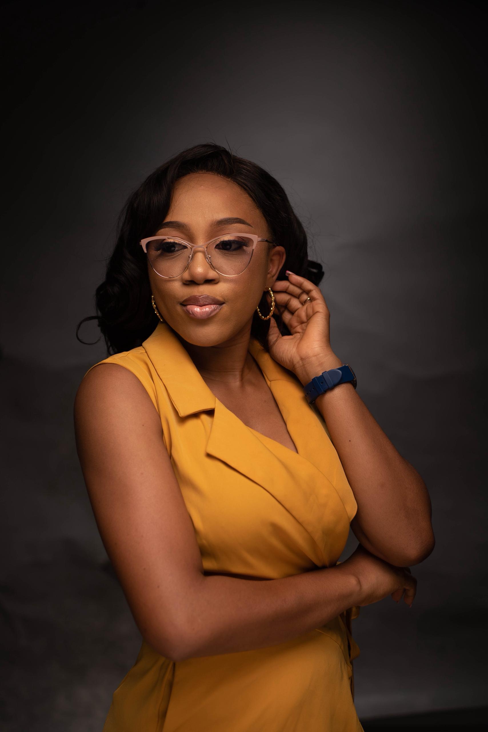 A customer wearing Reflectz_Shades Premium photochromic glasses